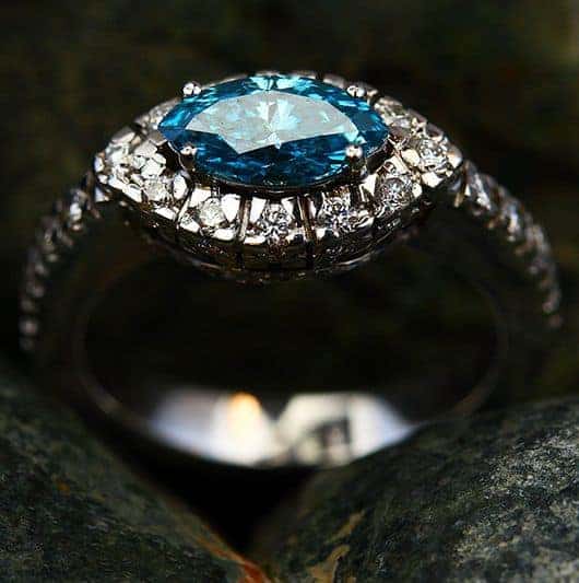 Atemberaubender Art Deko Ring mit Saphir und Diamanten - JASPERS-Ankauf zahlt mehr als nur Materialwerte